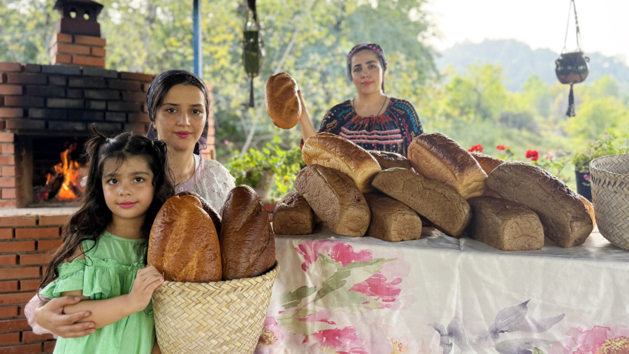 پخت نان های حجیم در کوره با سیب زمینی کبابی پنیری