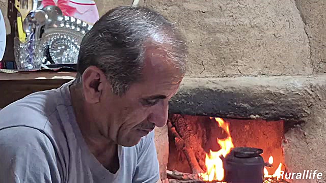 پخت همزمان استانبولی و کباب مرغ در غذای روستایی ایران