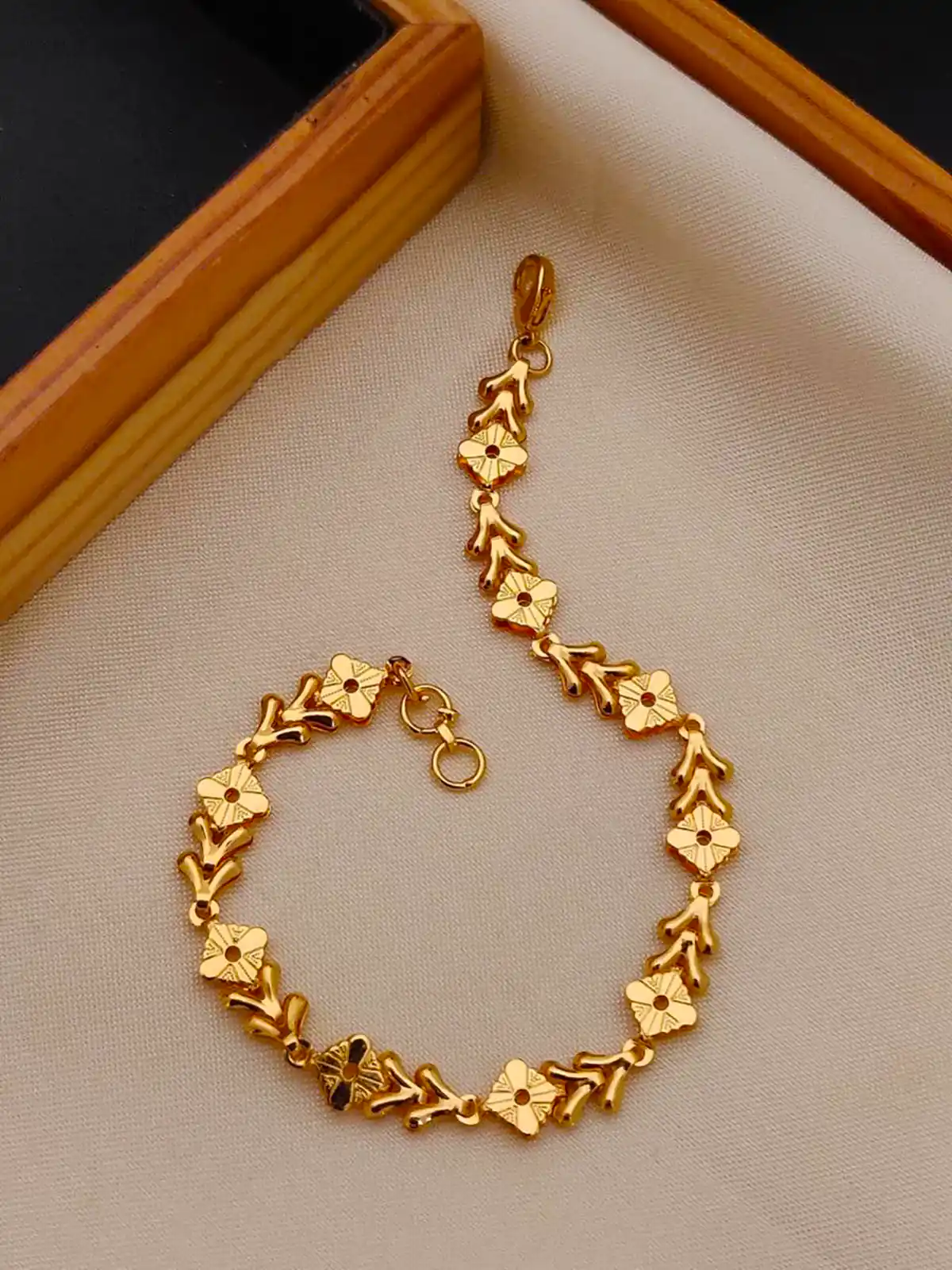 دستبند شیک طلا