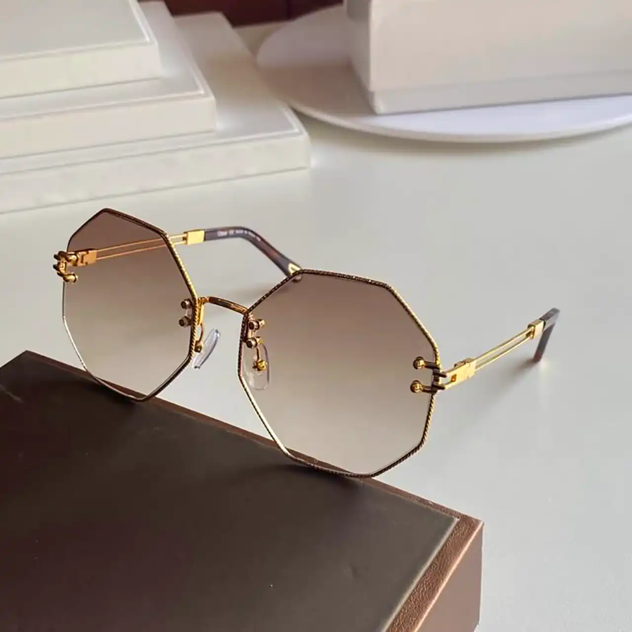 عینک آفتابی شیک و برند