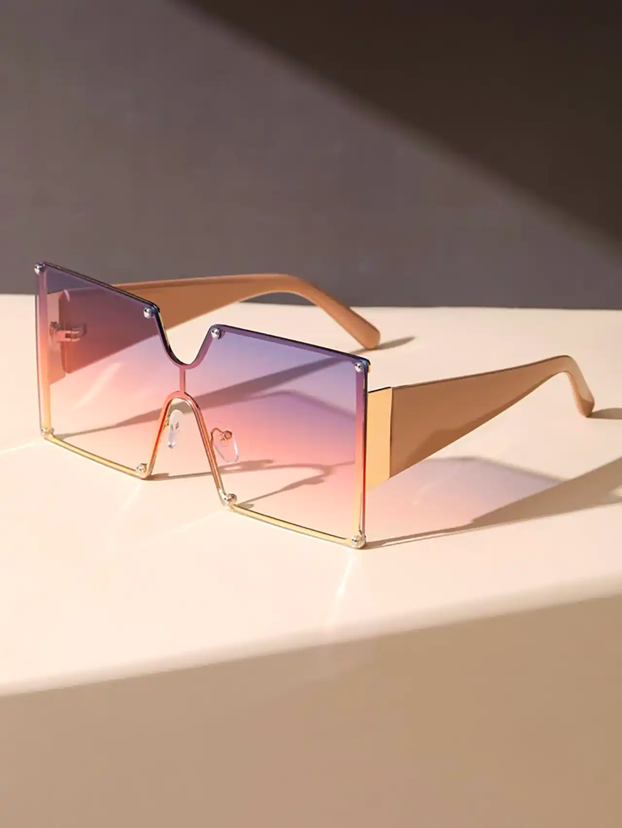 عینک آفتابی شیک و برند