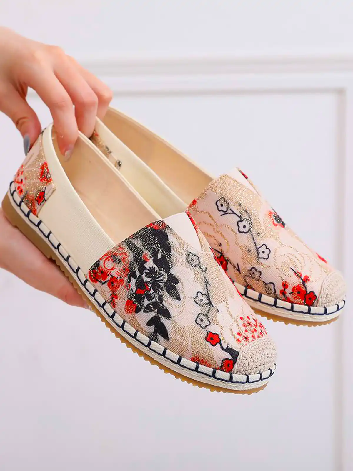 کالج گلدوزی شده زیبا