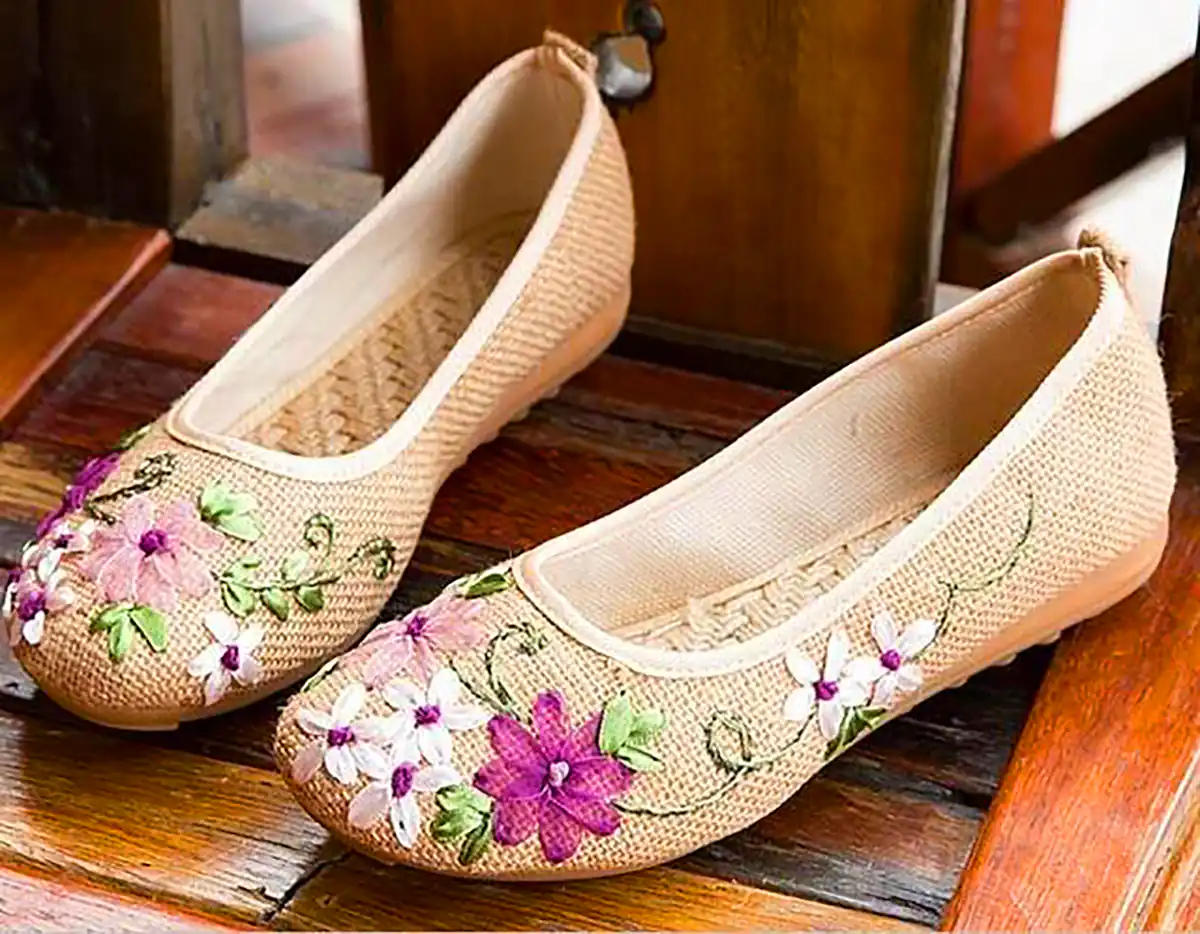 کالج گلدوزی شده زیبا