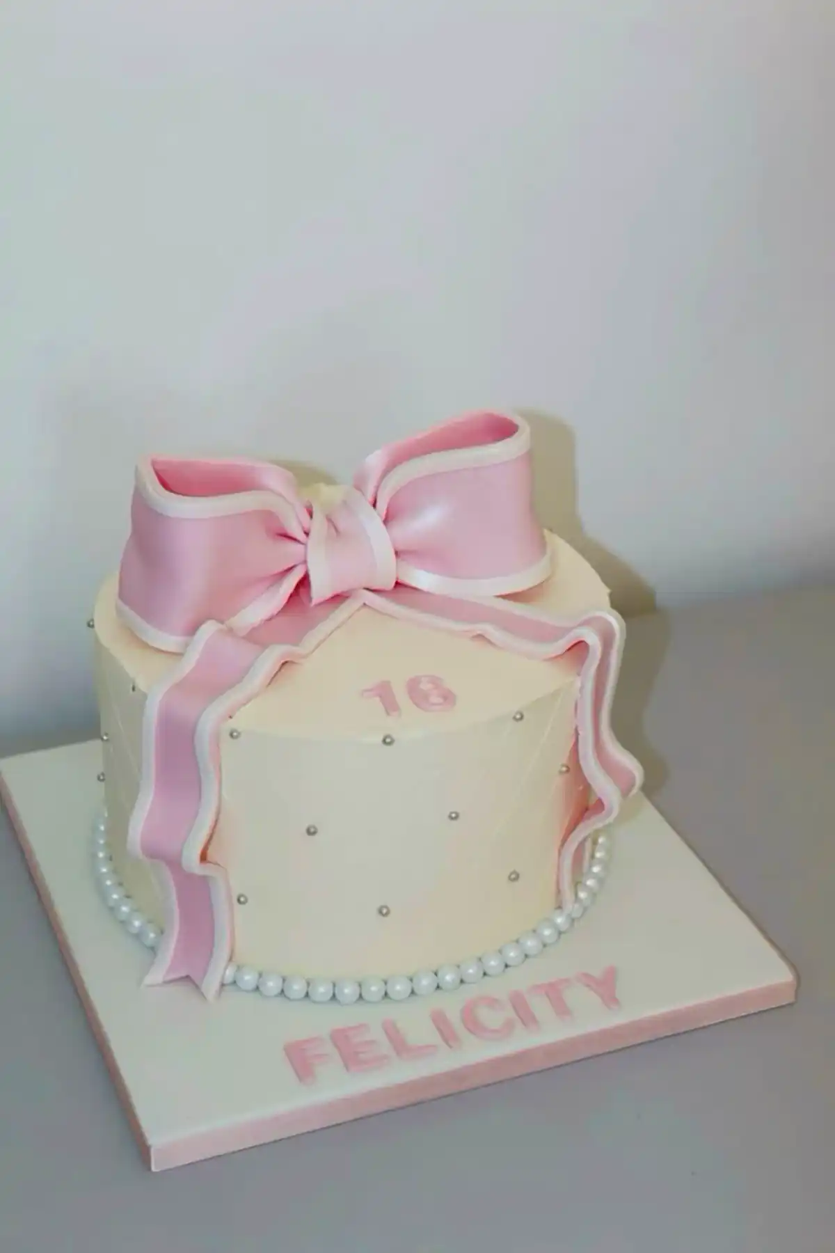 کیک مدل پاپیونی زیبا