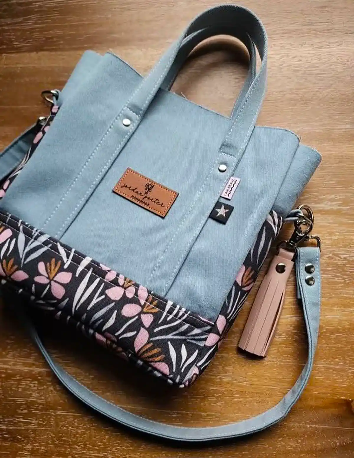 کیف بزرگ دانشجویی زیبا