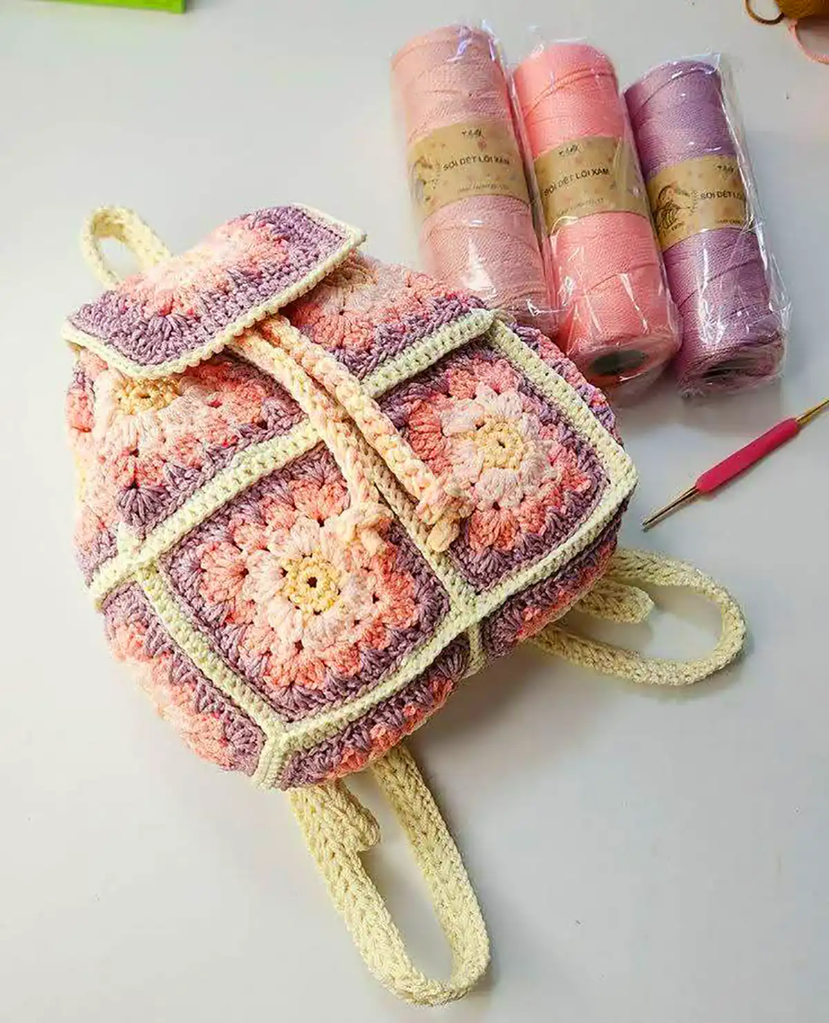 کوله پشتی مینیمال بافتنی