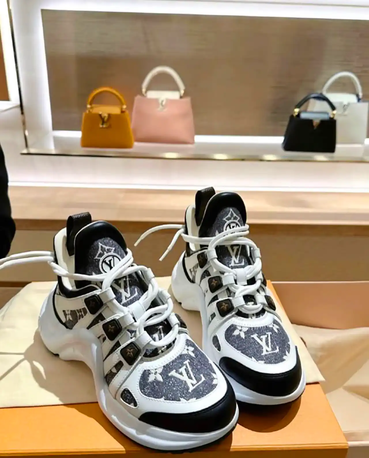 کتونی ترند پاییزی دخترانه