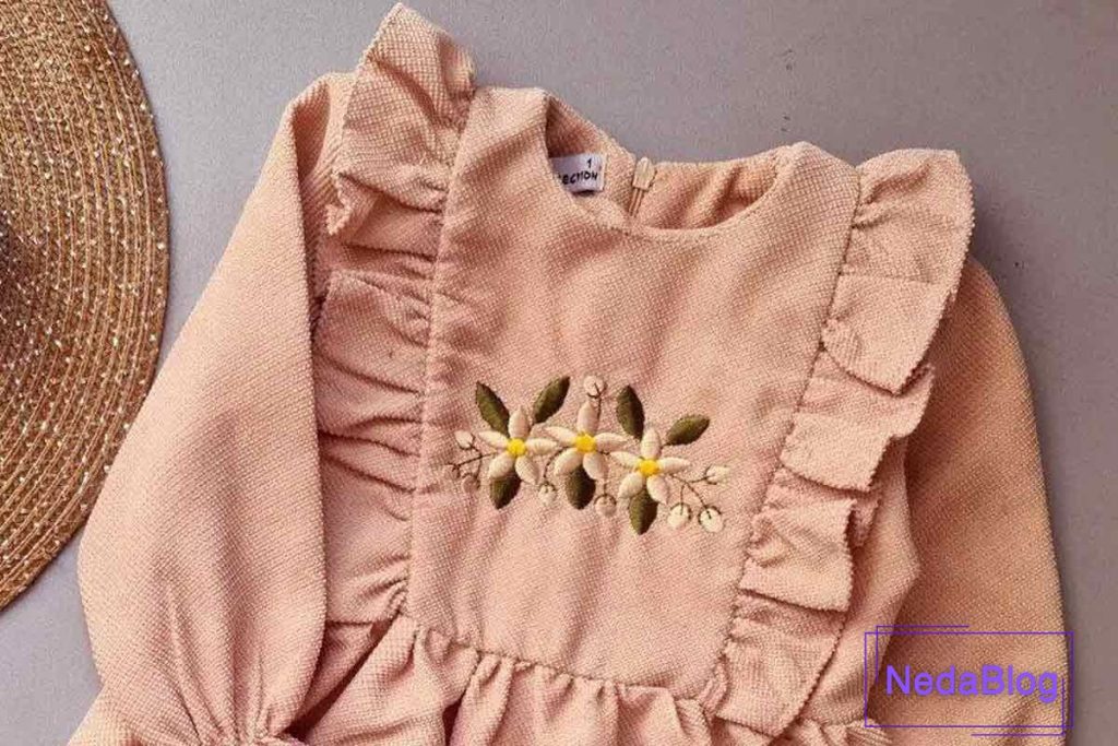 آموزش گلدوزی با دست روی لباس کودک