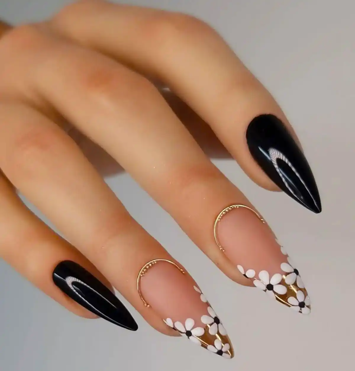 مدل ناخن مشکی جذاب