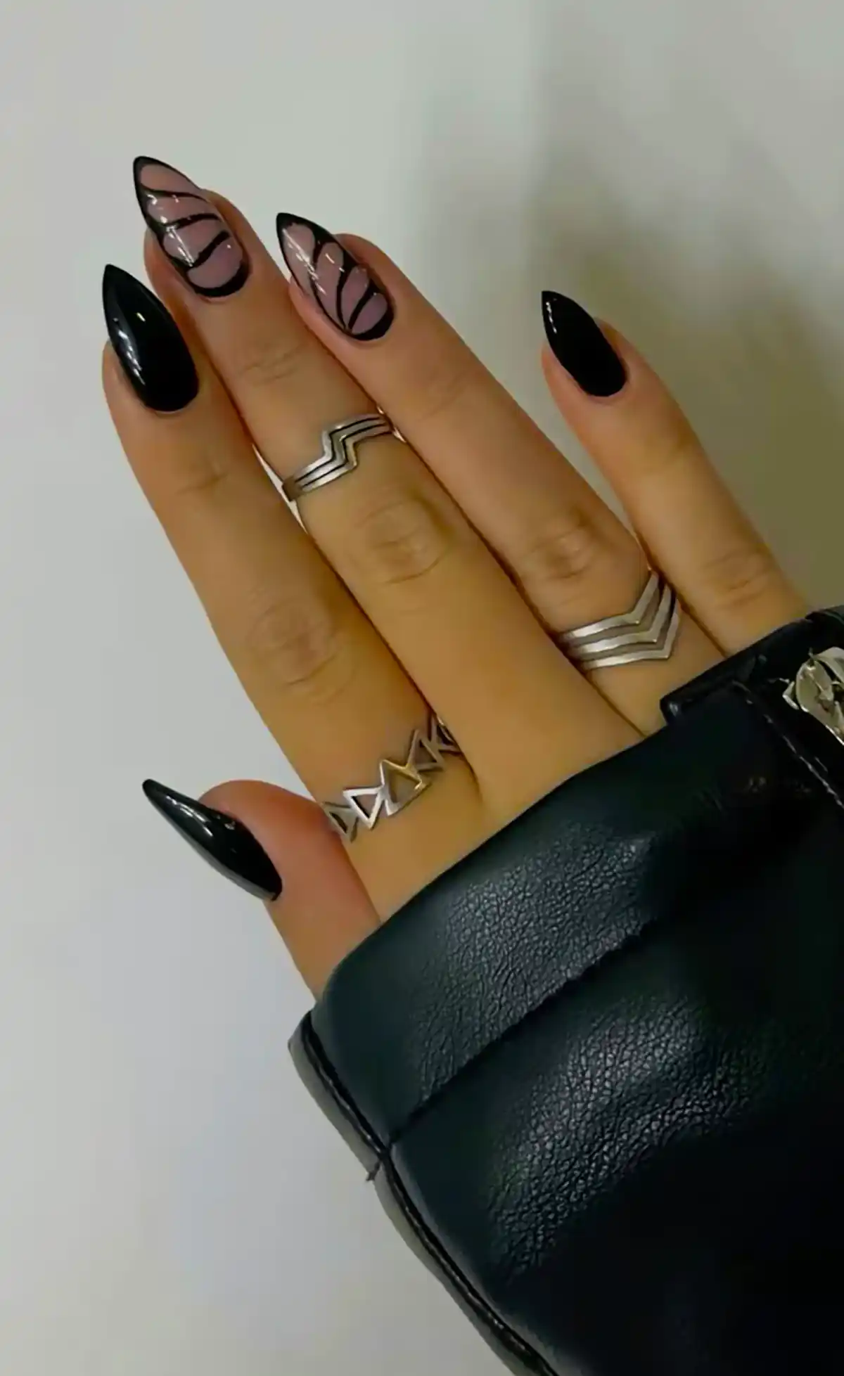 مدل ناخن مشکی جذاب