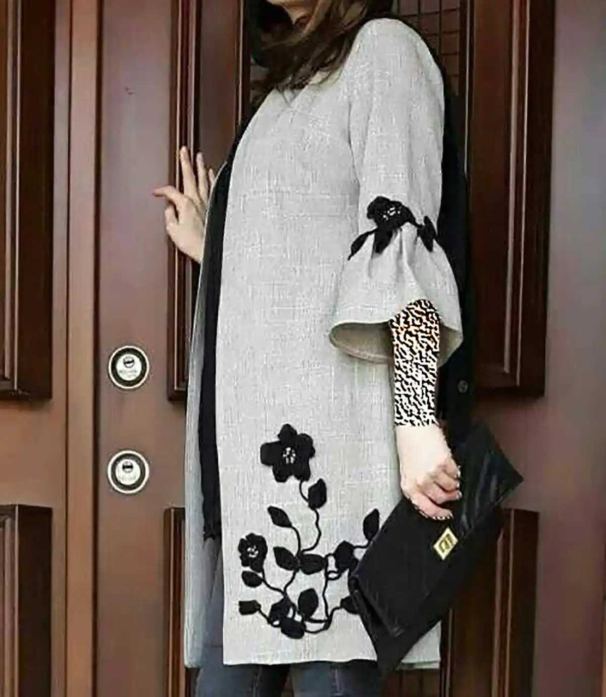 مانتو پوشیده سن بالا زیبا