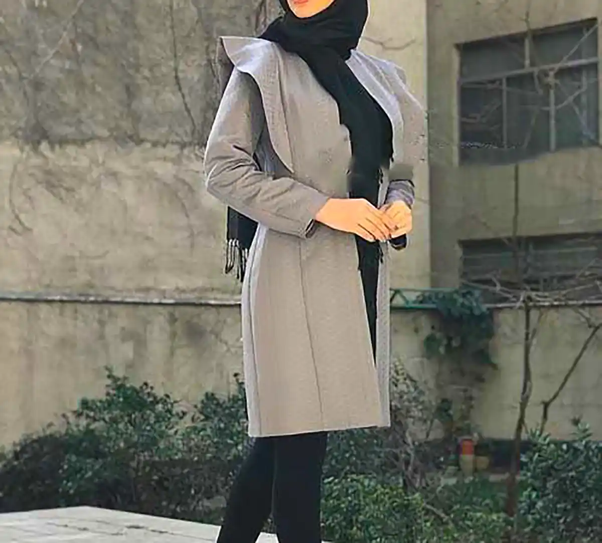 مانتو پوشیده سن بالا زیبا
