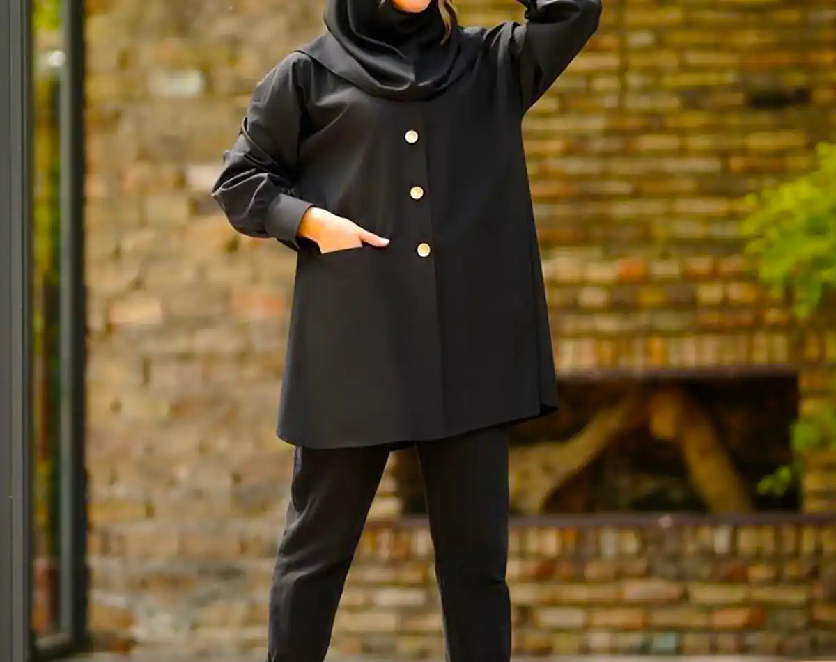 مانتو پوشیده دانشجویی