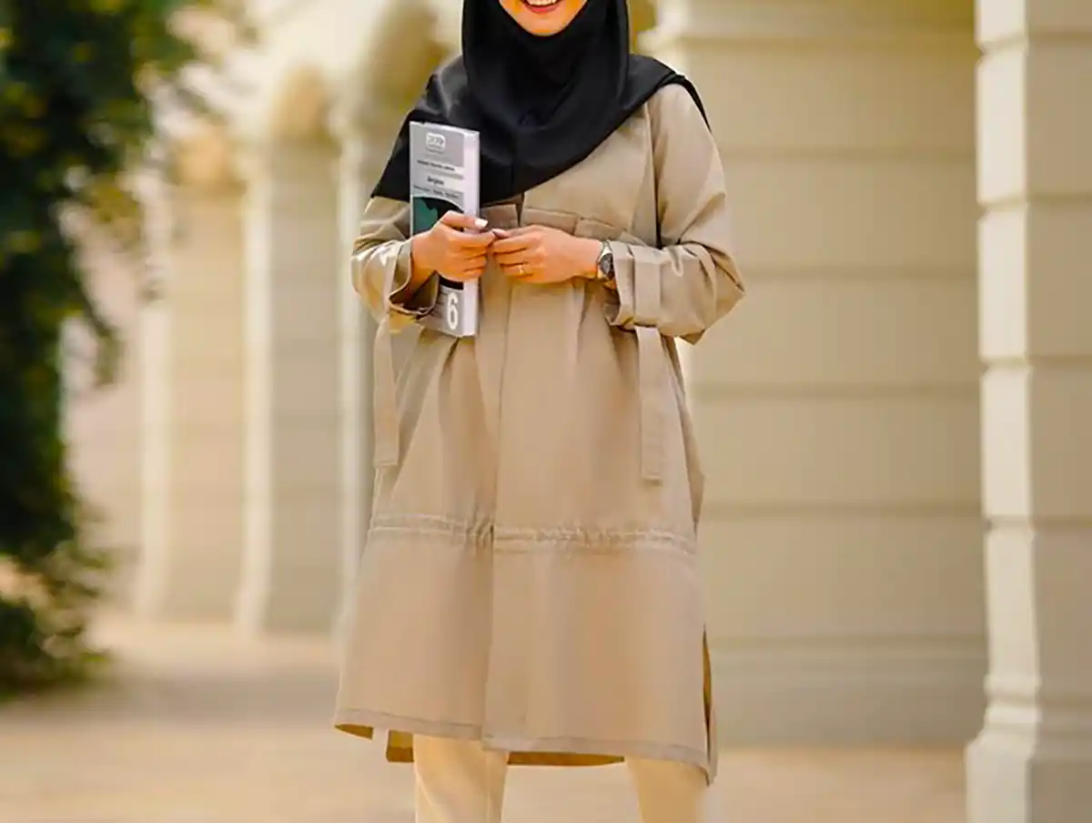 مانتو پوشیده دانشجویی