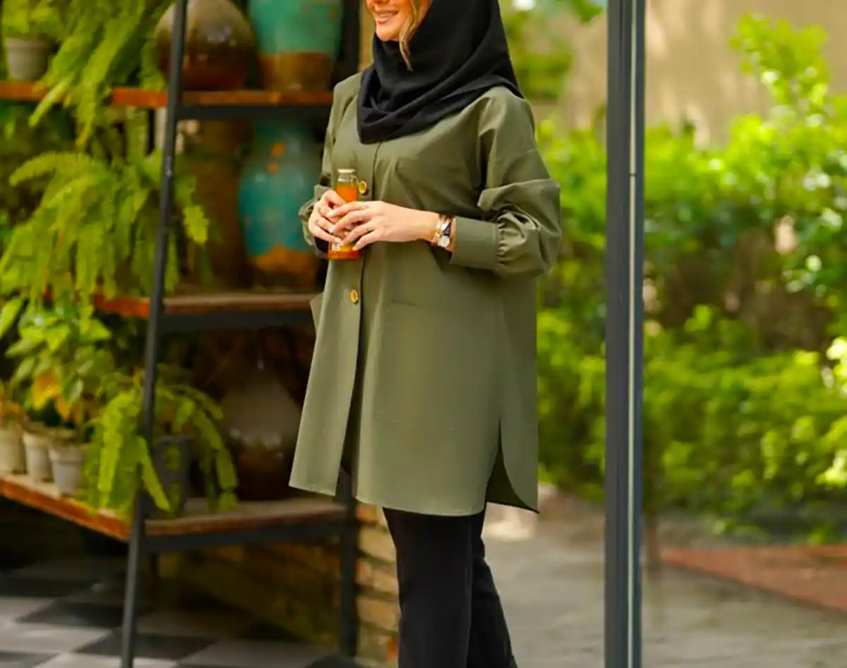 مانتو پوشیده دانشجویی