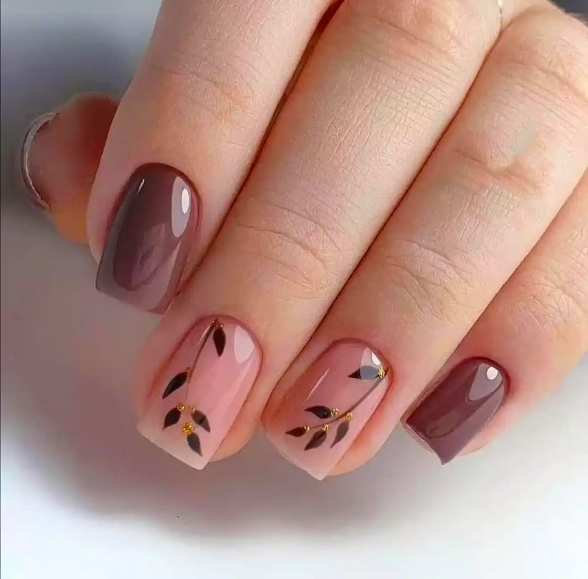 مدل ناخن قهوه ای ترند