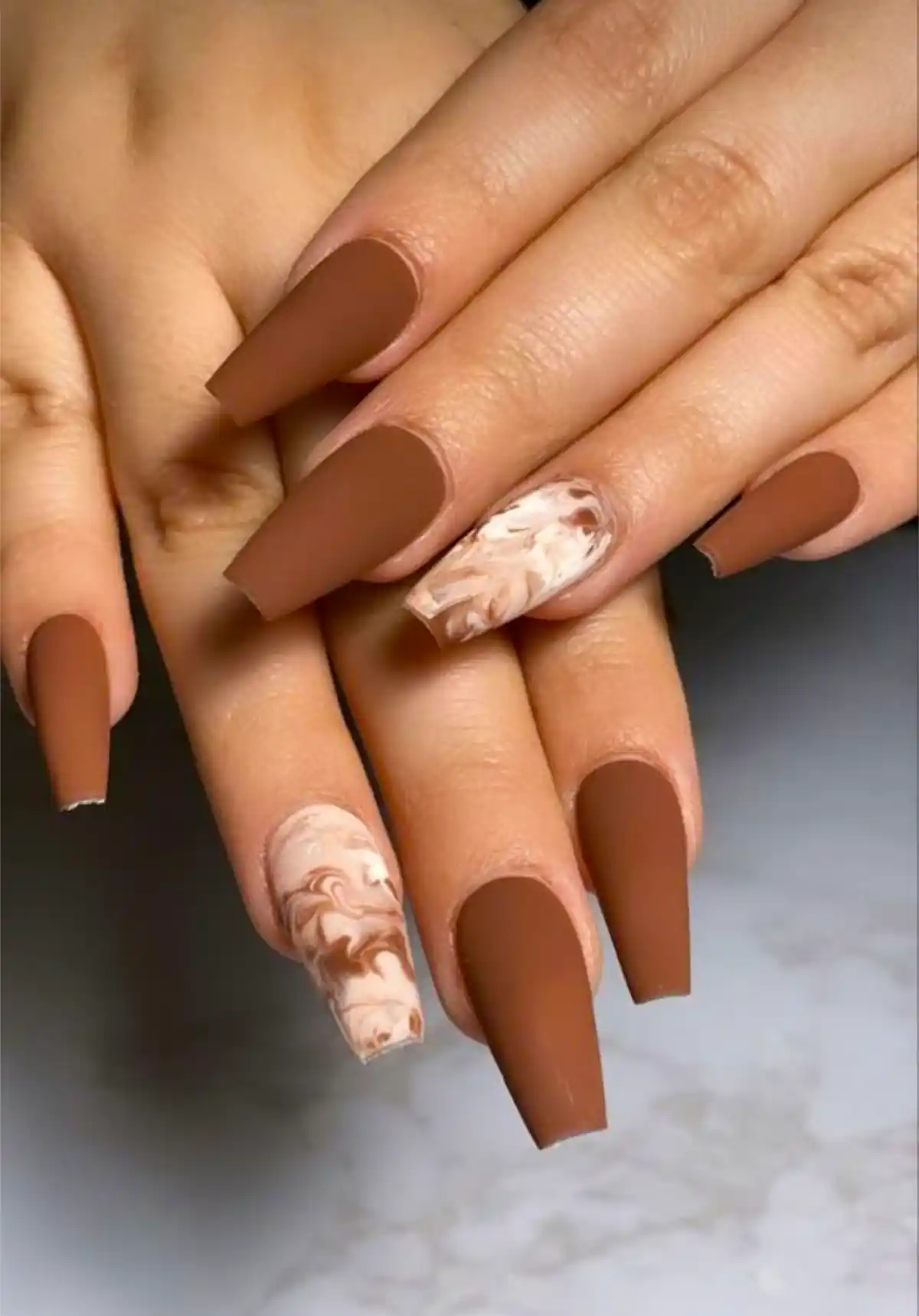 مدل ناخن قهوه ای ترند