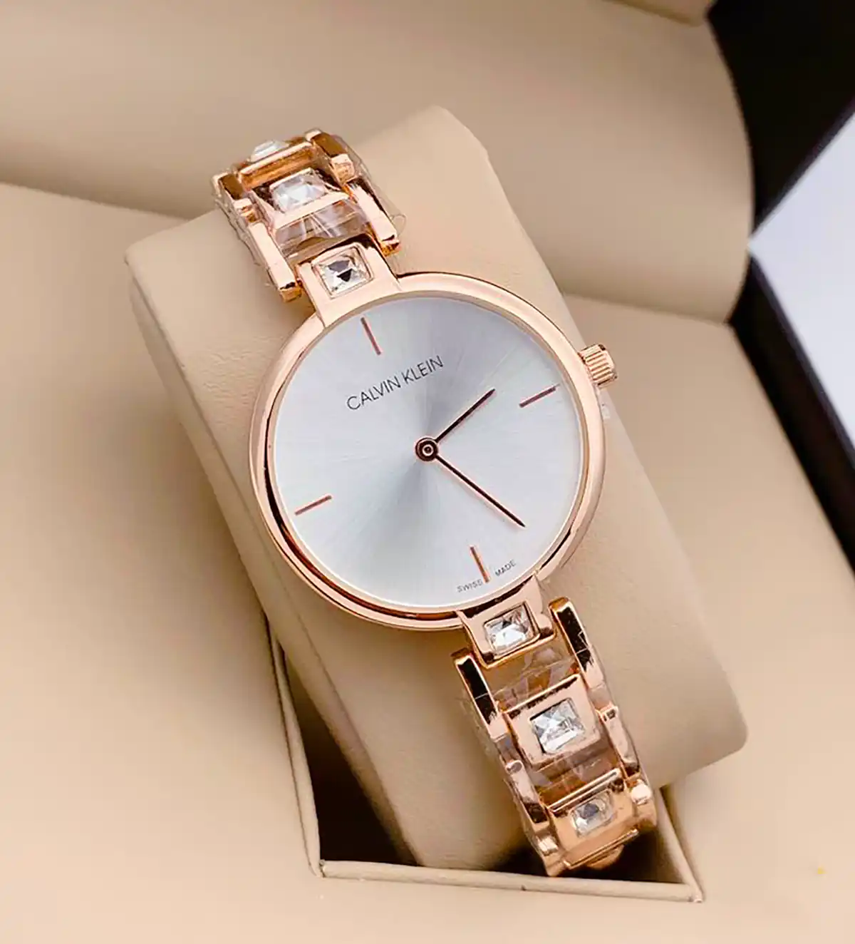 ساعت مچی زیبا و ساده زنانه