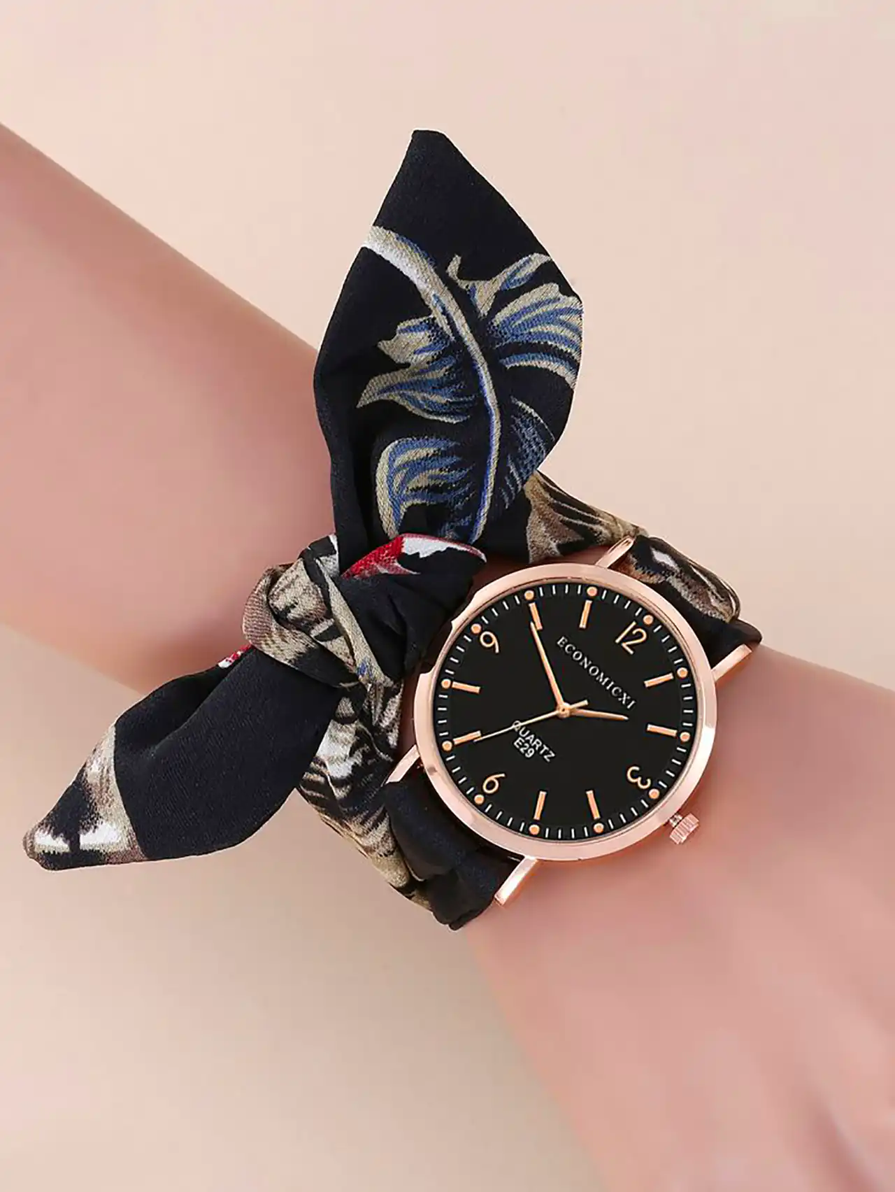 ساعت مچی دسته پارچه ای شیک