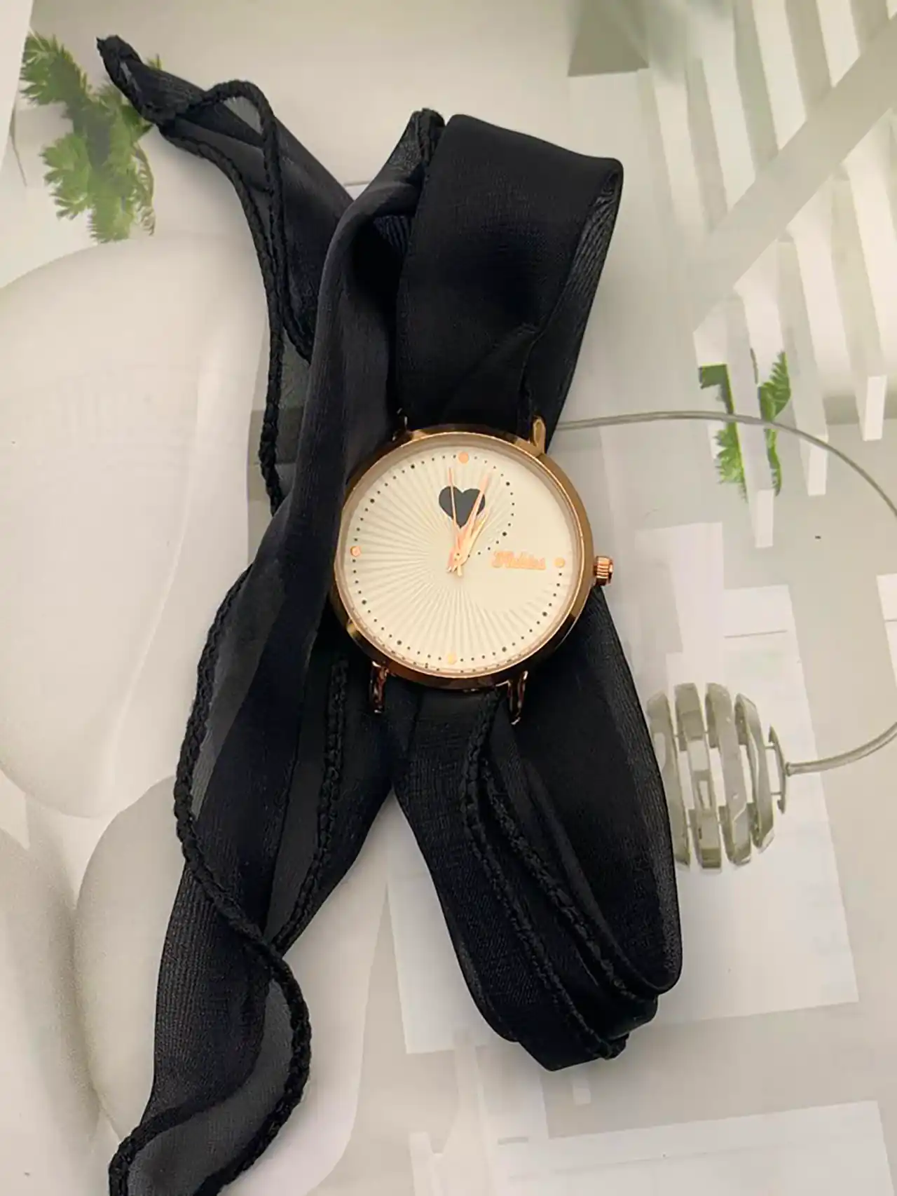 ساعت مچی دسته پارچه ای شیک