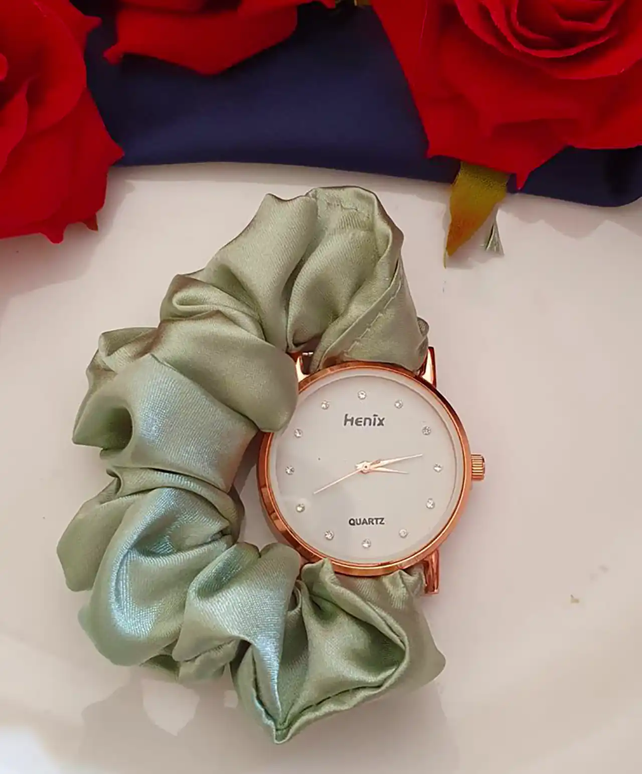 ساعت مچی دسته پارچه ای شیک