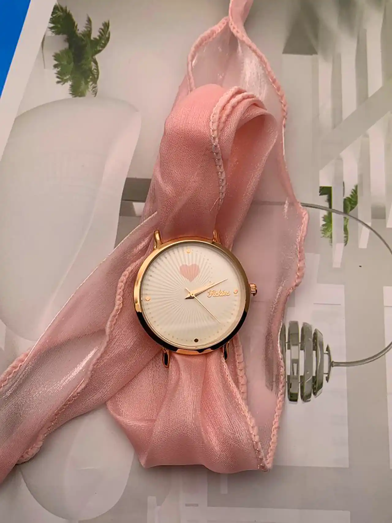 ساعت مچی دسته پارچه ای شیک