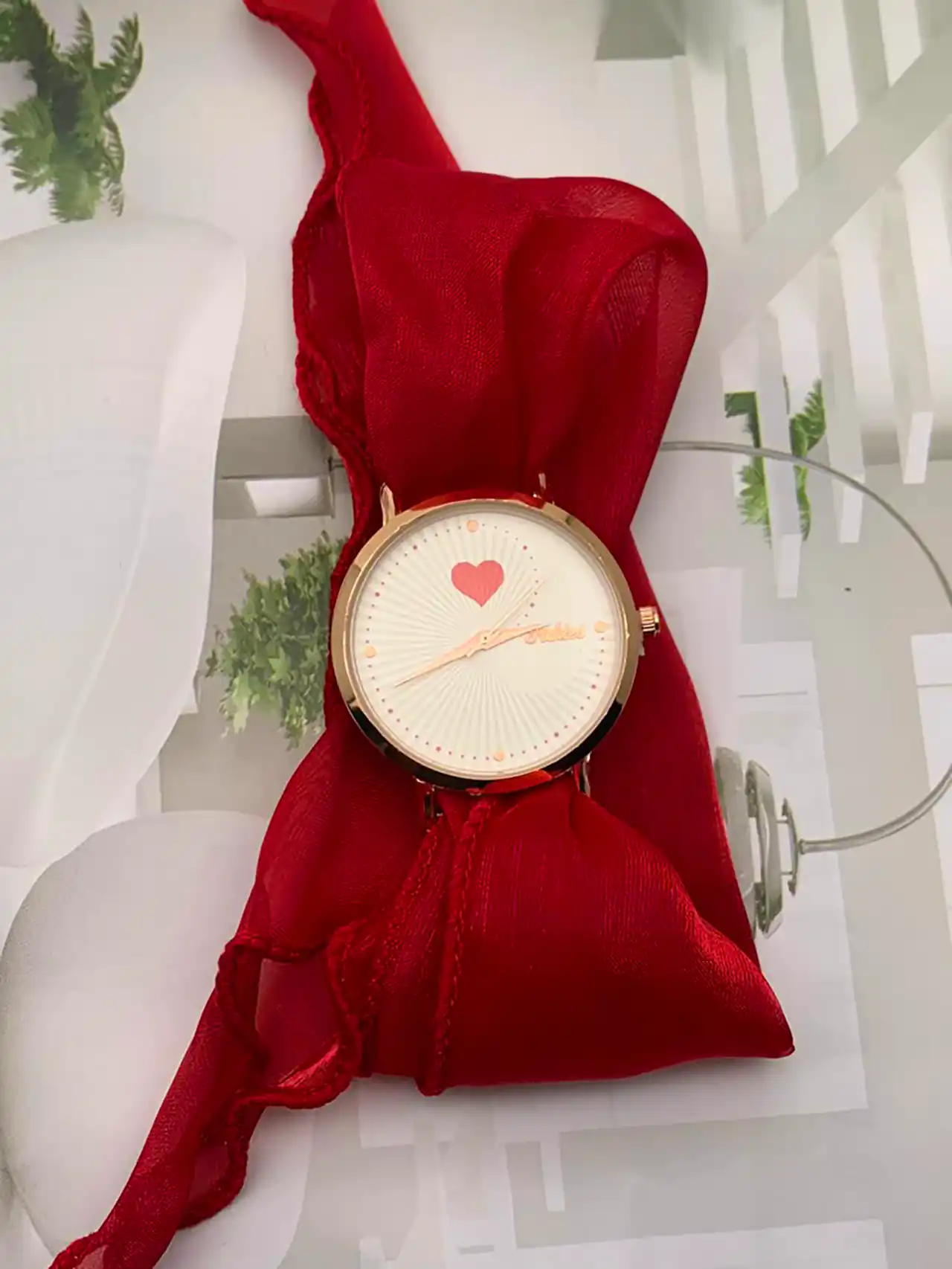 ساعت مچی دسته پارچه ای شیک