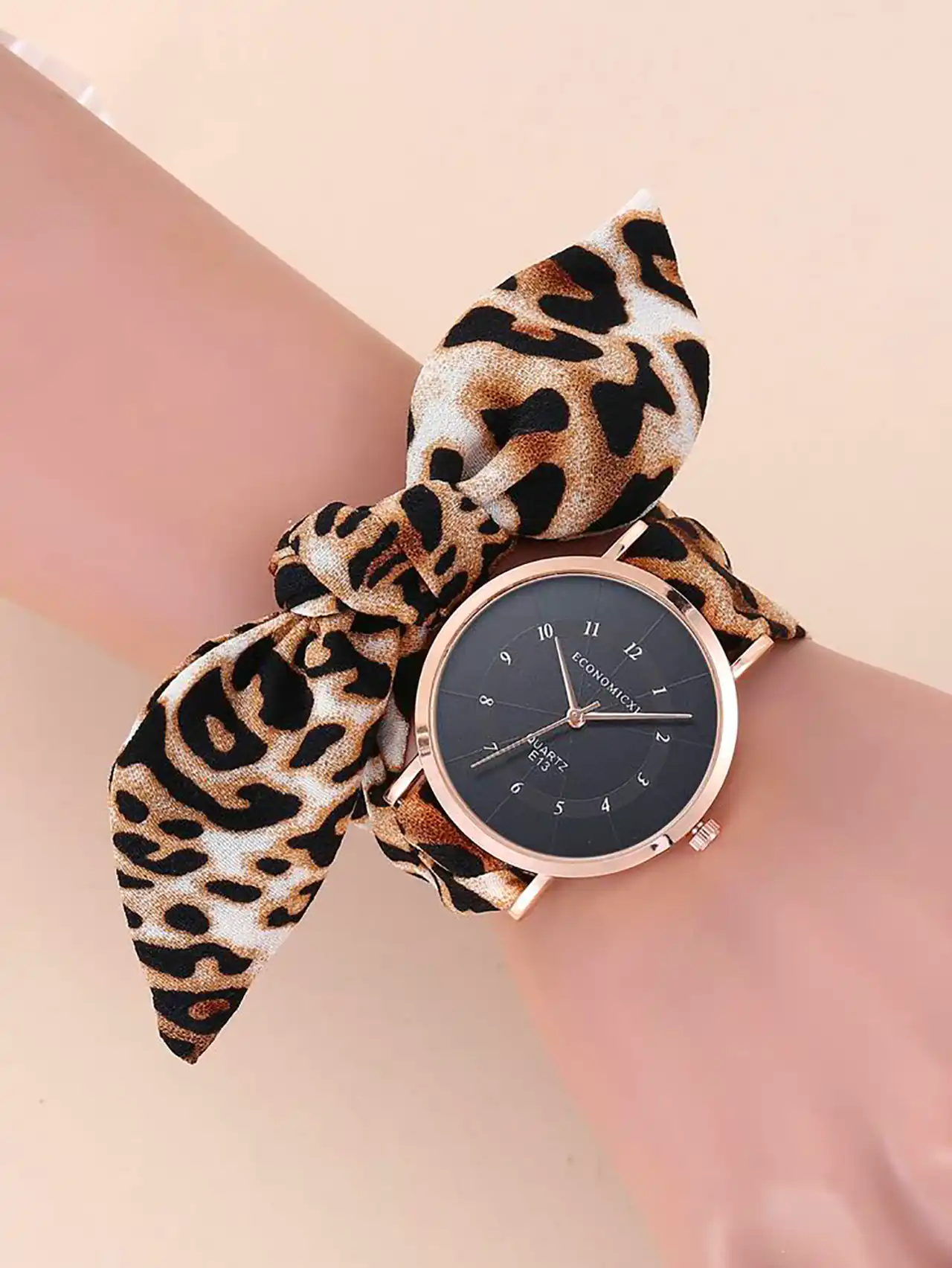 ساعت مچی دسته پارچه ای شیک