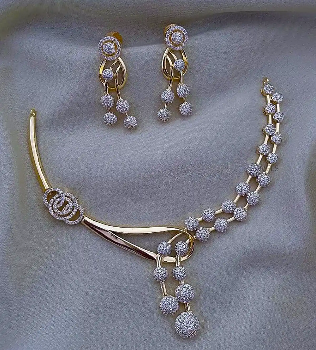 سرویس چوکر زیبا عروس