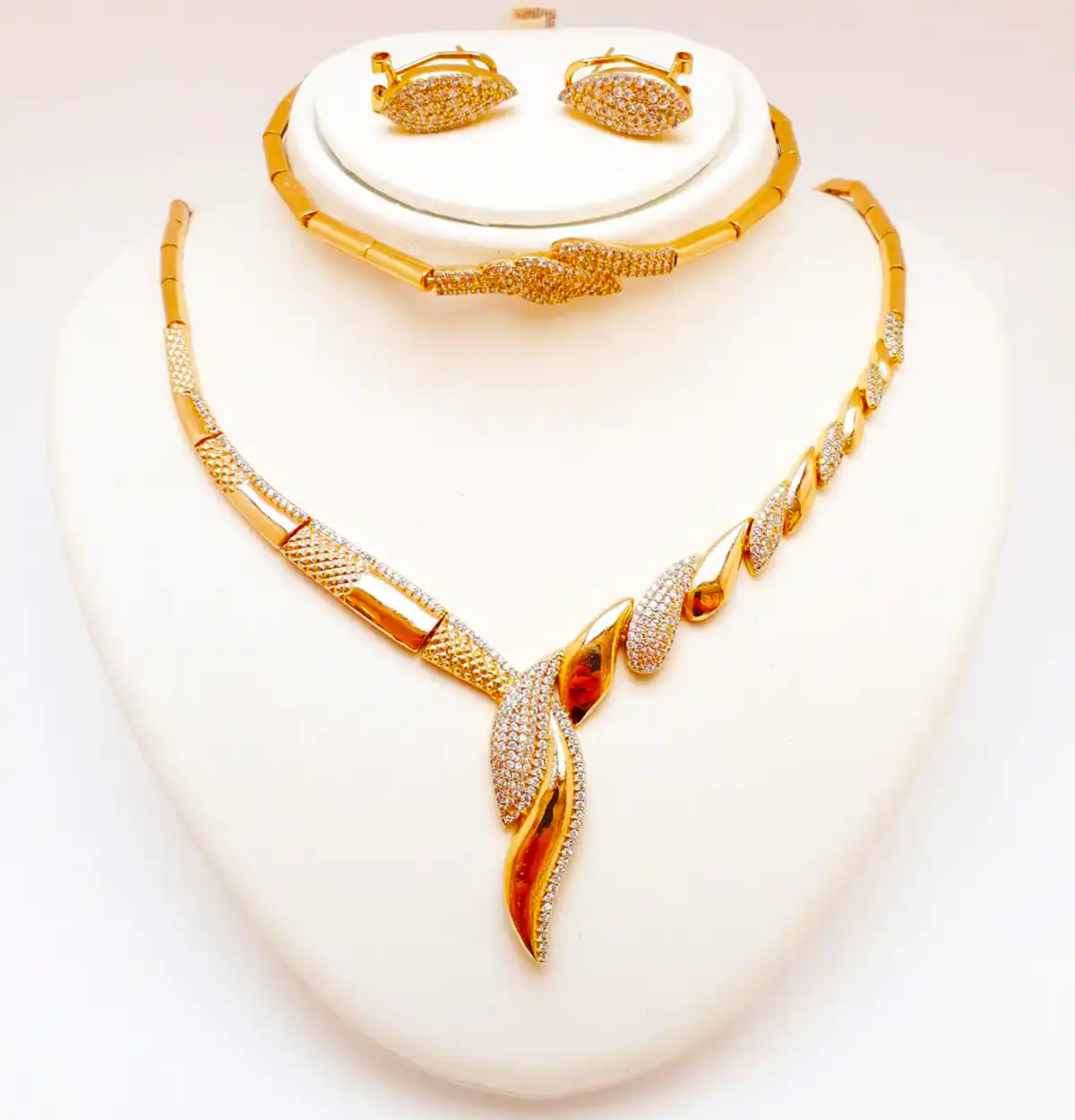 سرویس چوکر زیبا عروس