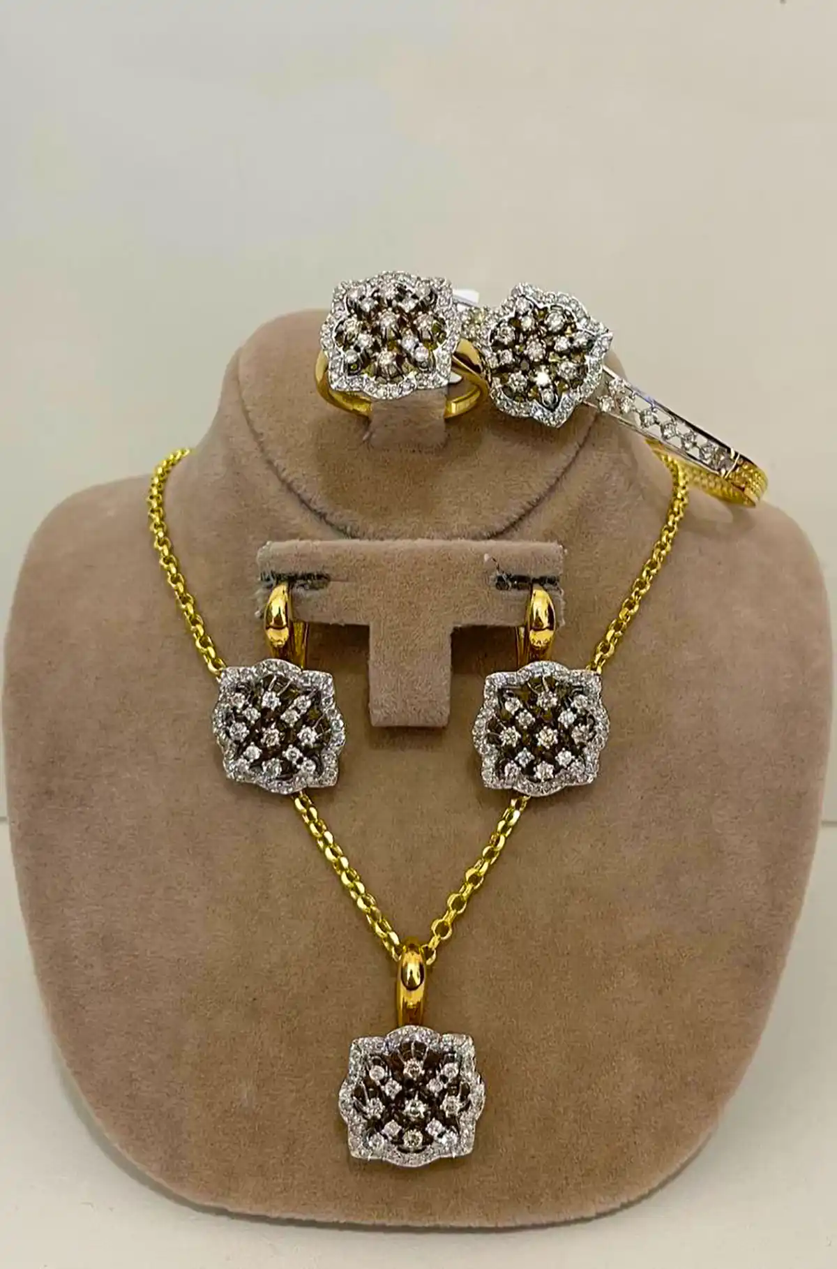 سرویس طلا شیک و بینظیر