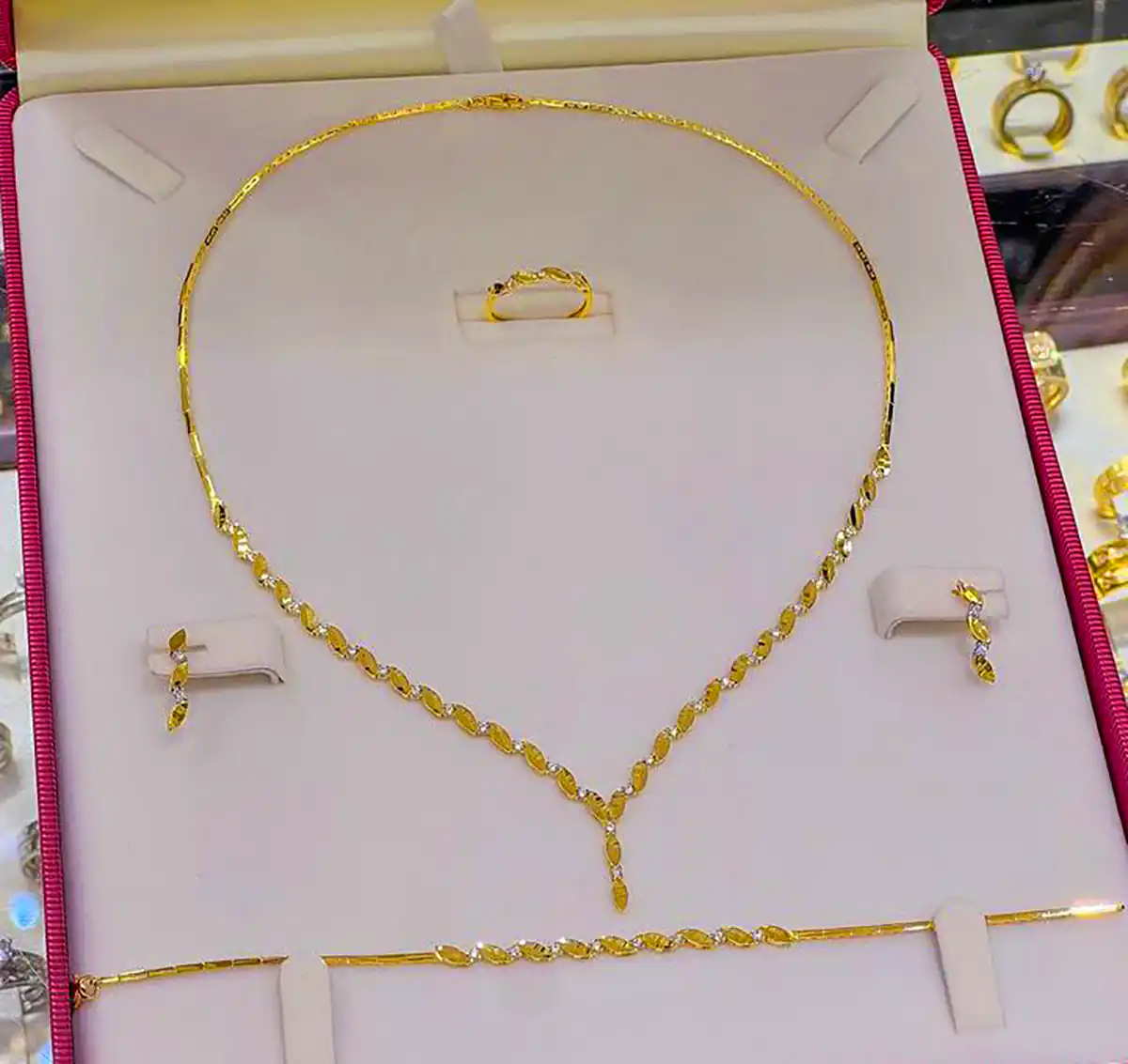 سرویس ظریف طلای عروس