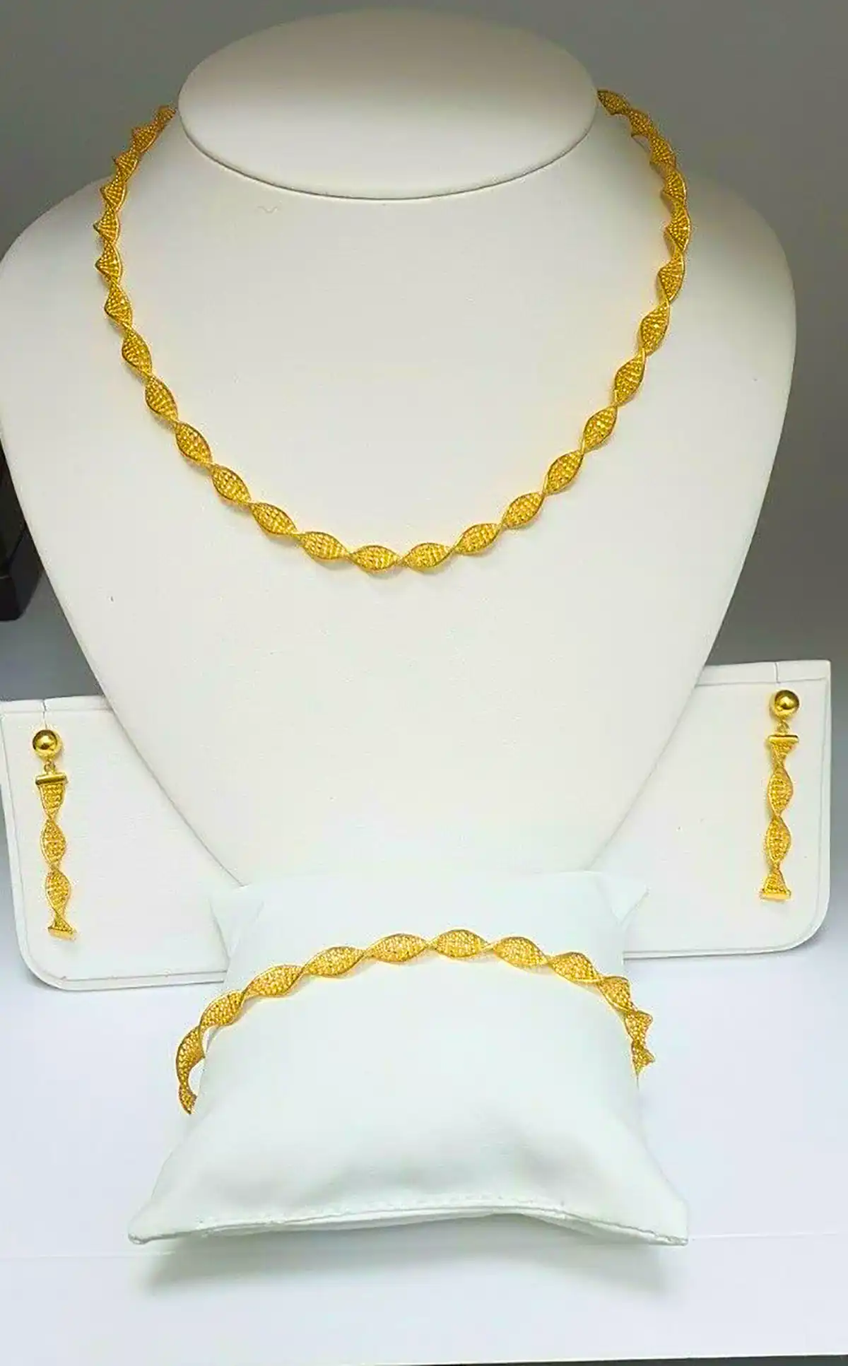 سرویس ظریف طلای عروس