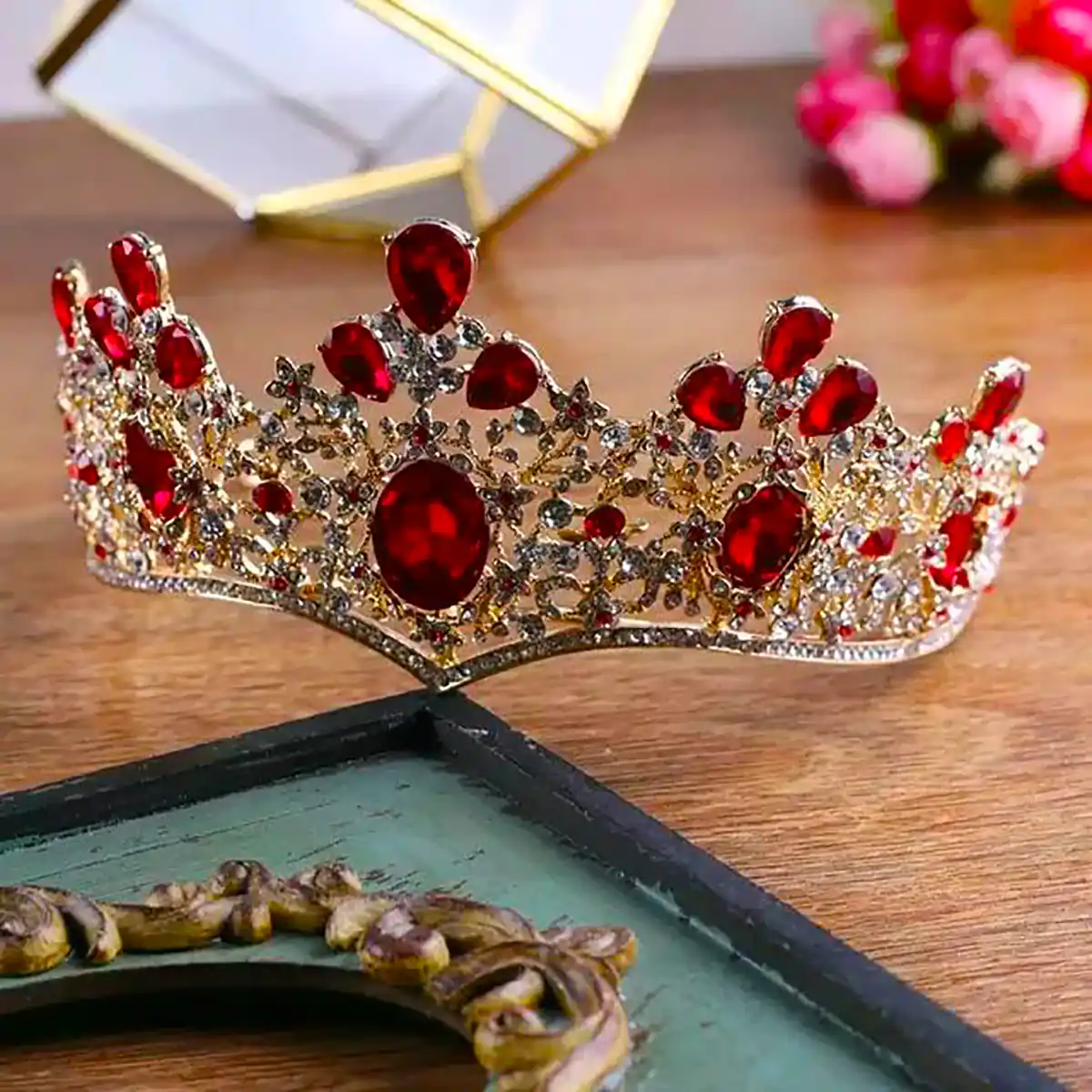 تاج کریستالی قرمز شیک