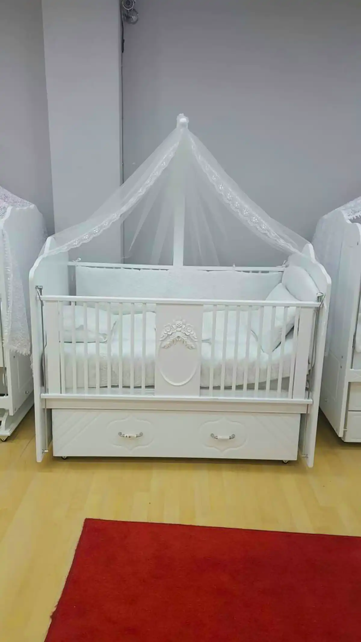 تخت خواب راحت و شیک نوزادی