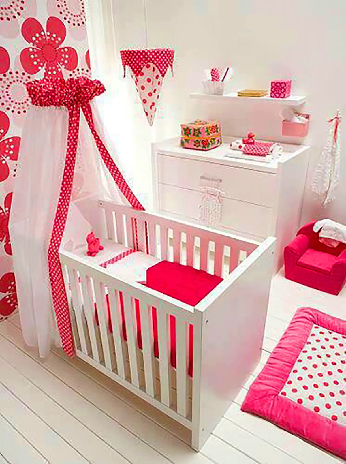 تخت خواب راحت و شیک نوزادی