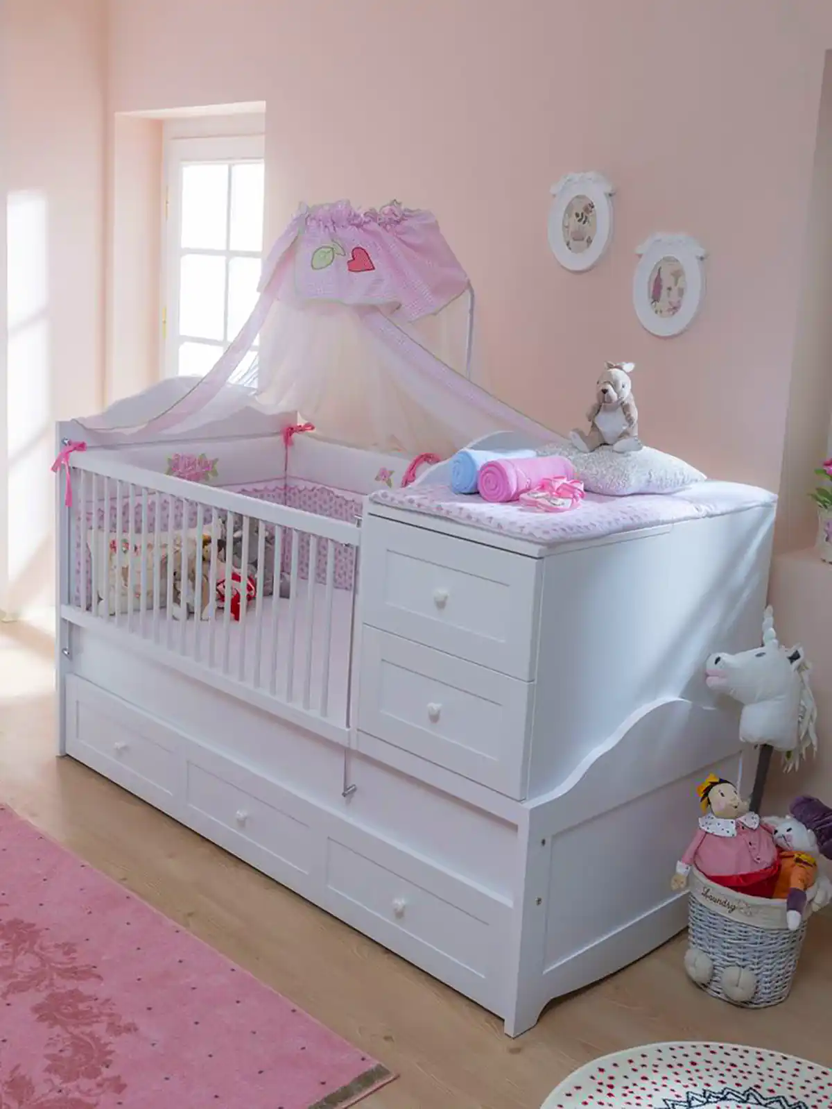 تخت خواب راحت و شیک نوزادی