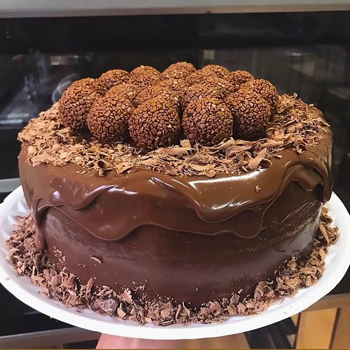 تزئین کیک شکلاتی جذاب