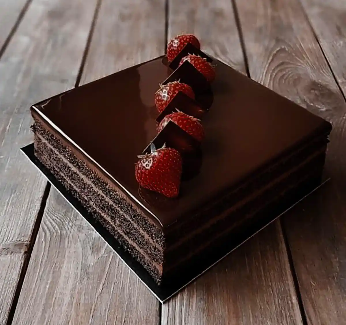 تزئین کیک شکلاتی جذاب