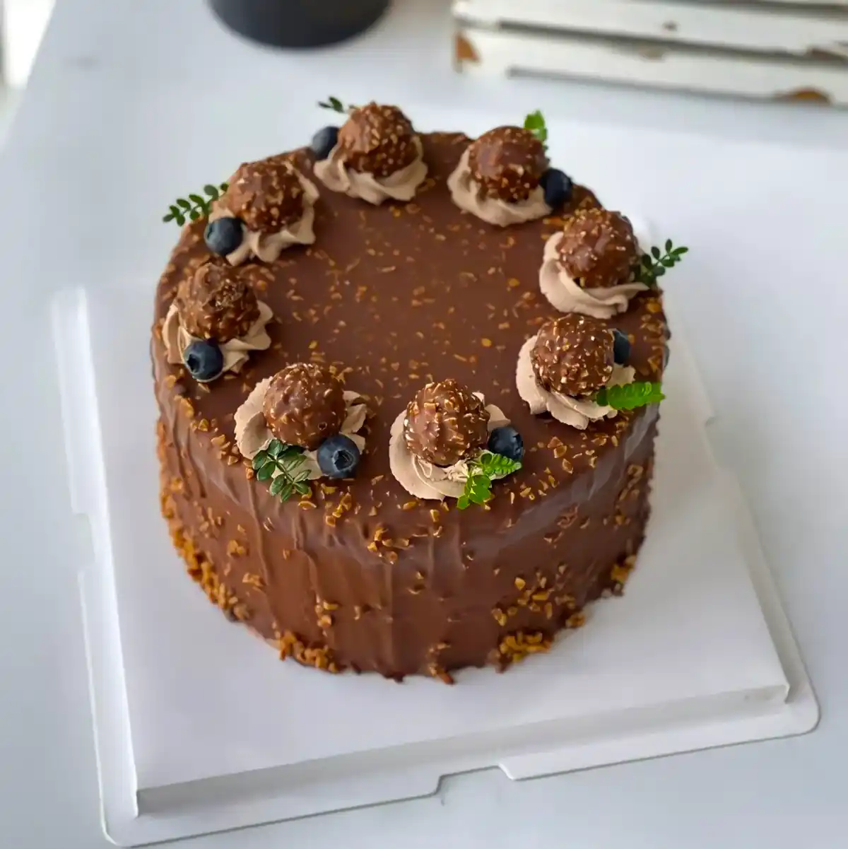 تزئین کیک شکلاتی جذاب