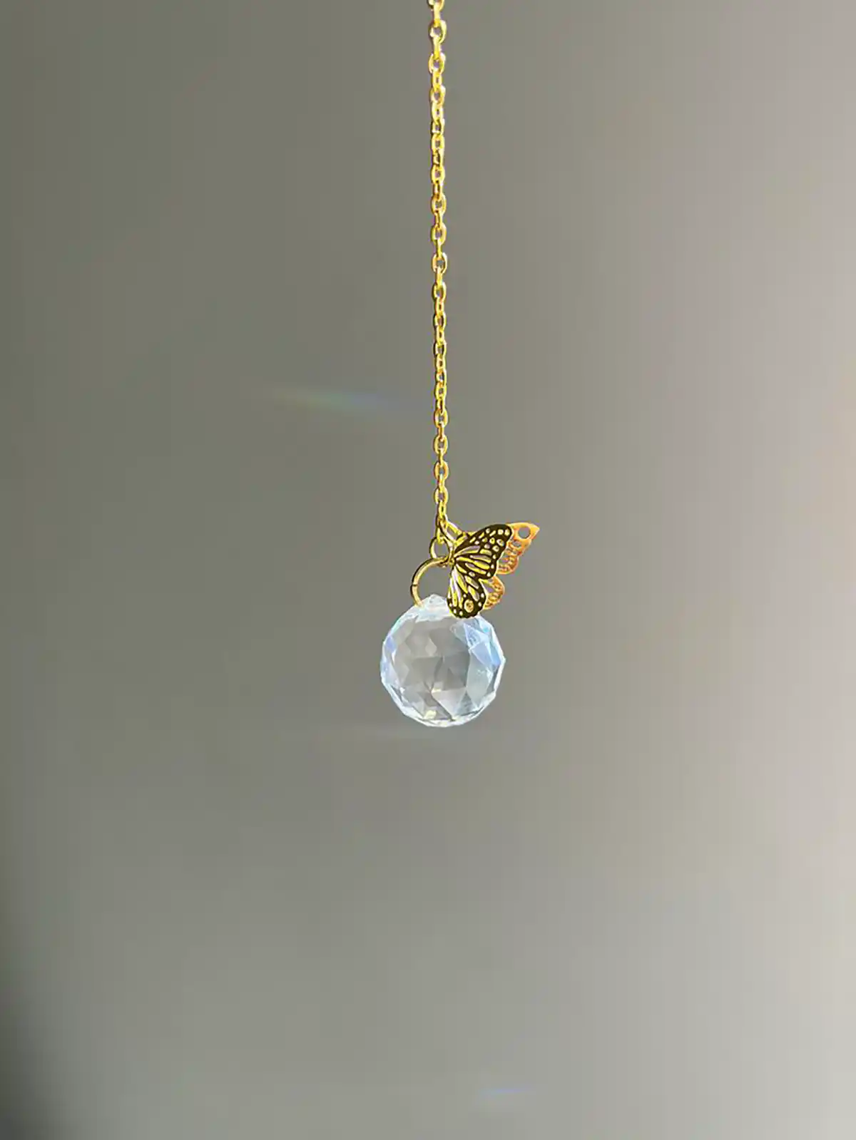 تو گردنی رزین ترند و زیبا