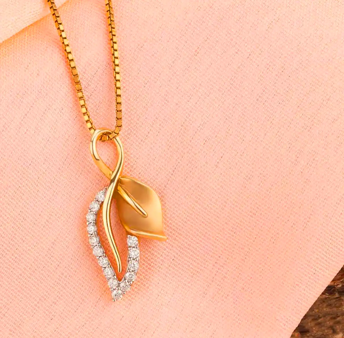 تو گردنی سبک و شیک طلا