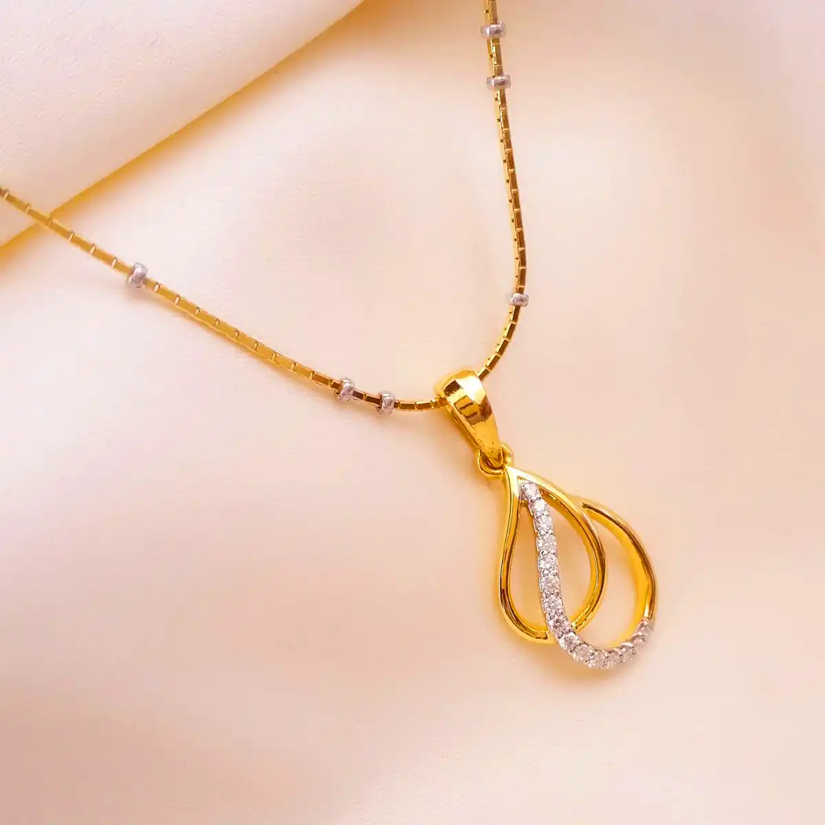 تو گردنی سبک و شیک طلا