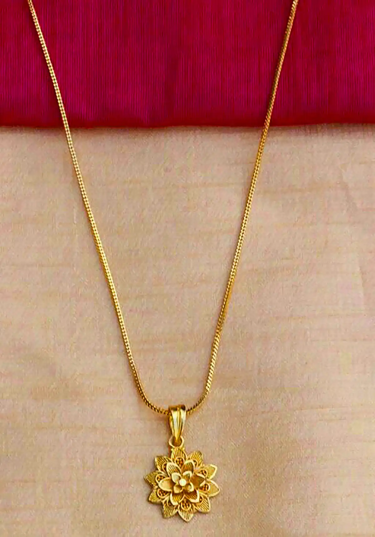 تو گردنی سبک و شیک طلا