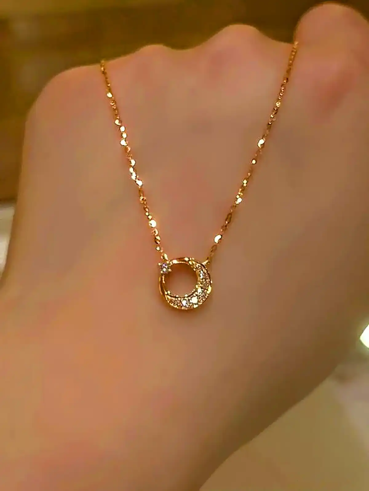 تو گردنی سبک و شیک طلا