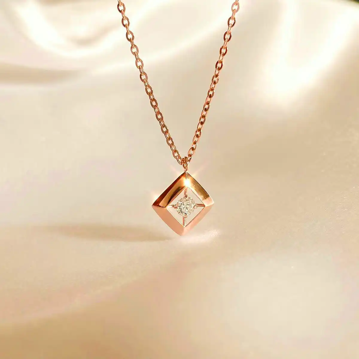 تو گردنی سبک و شیک طلا