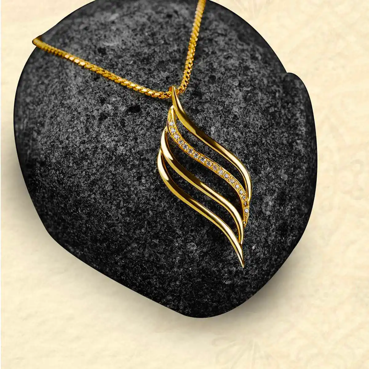 تو گردنی سبک و شیک طلا