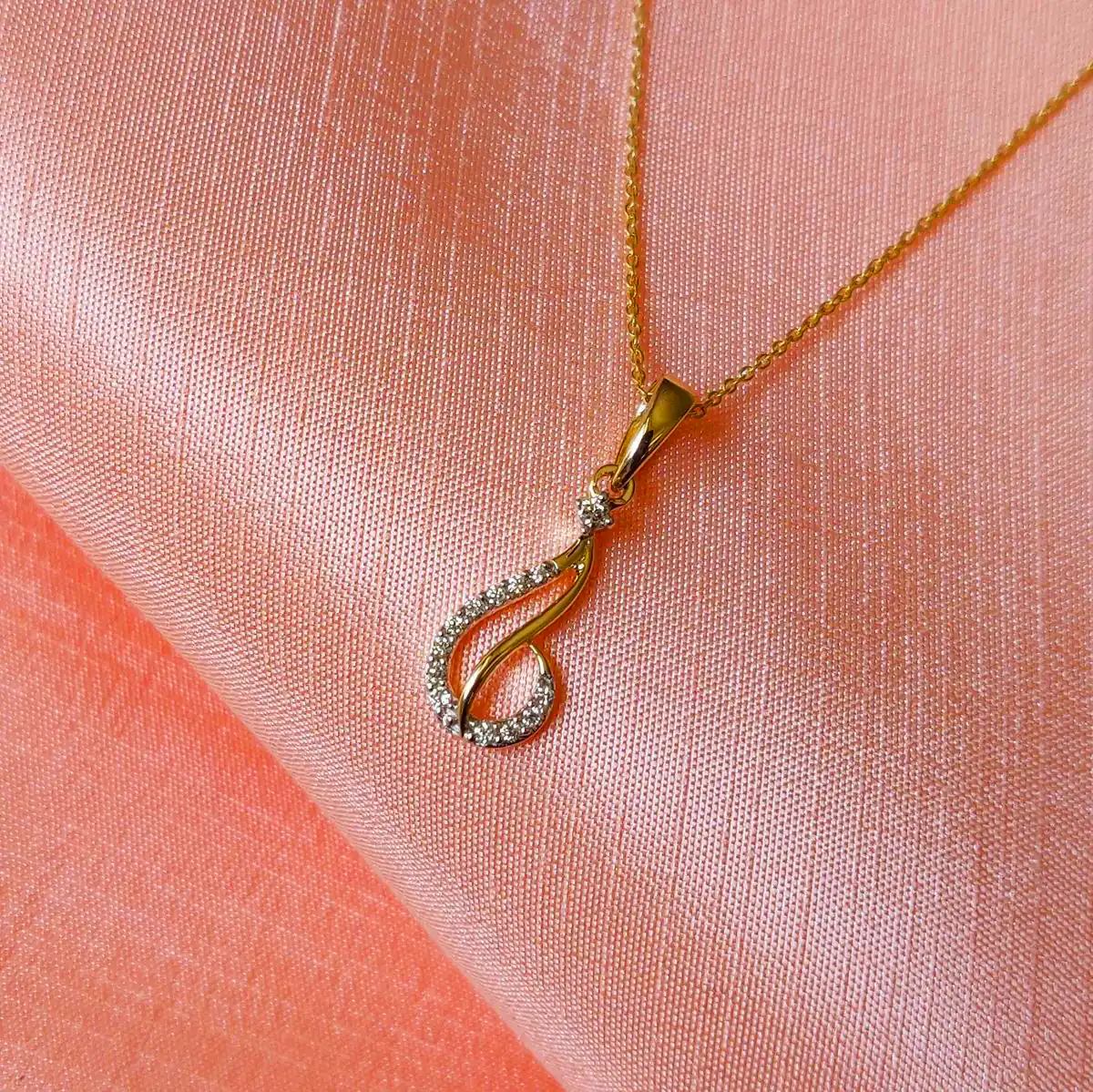 تو گردنی سبک و شیک طلا