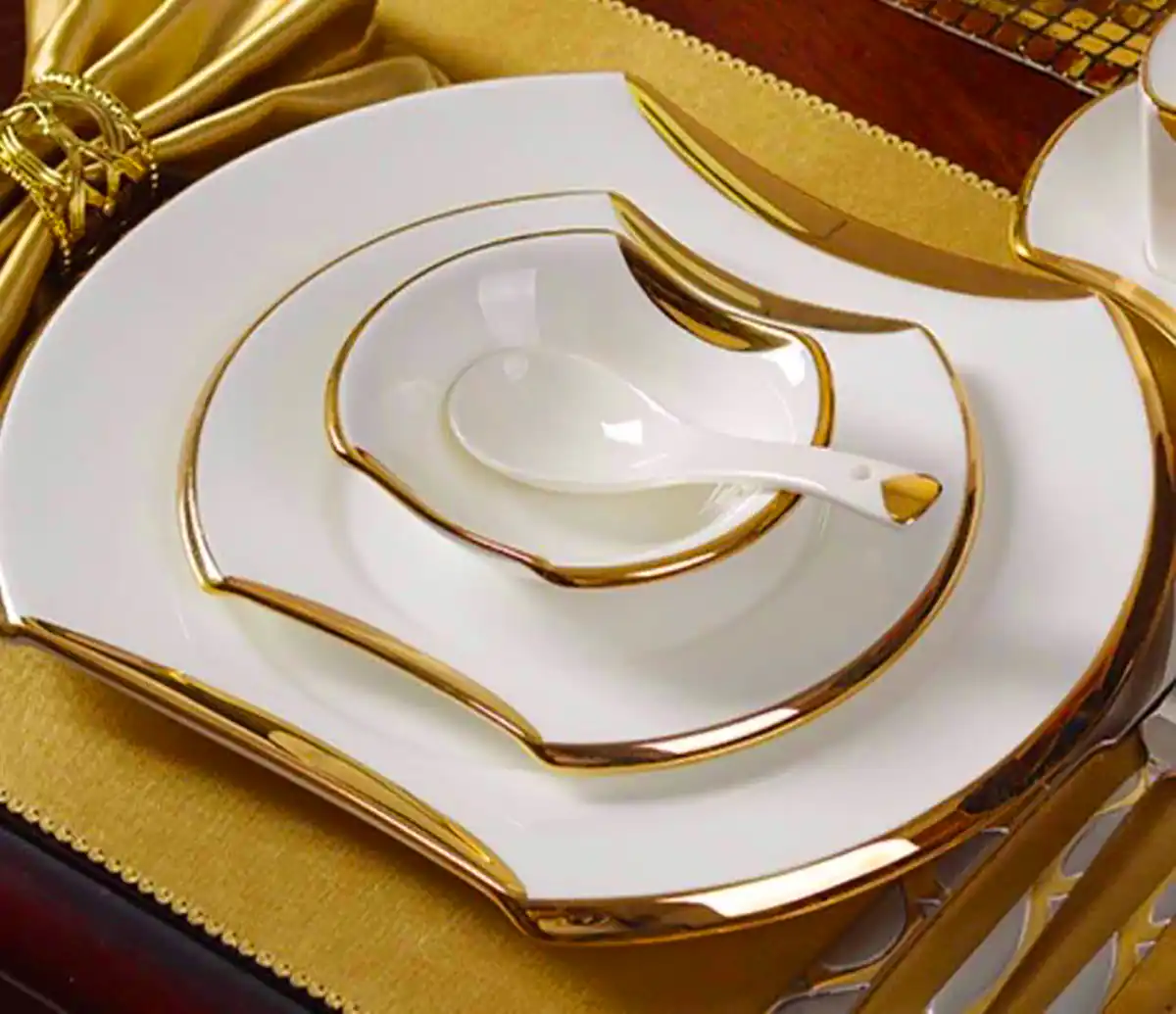 ظروف پذیرایی چینی لوکس