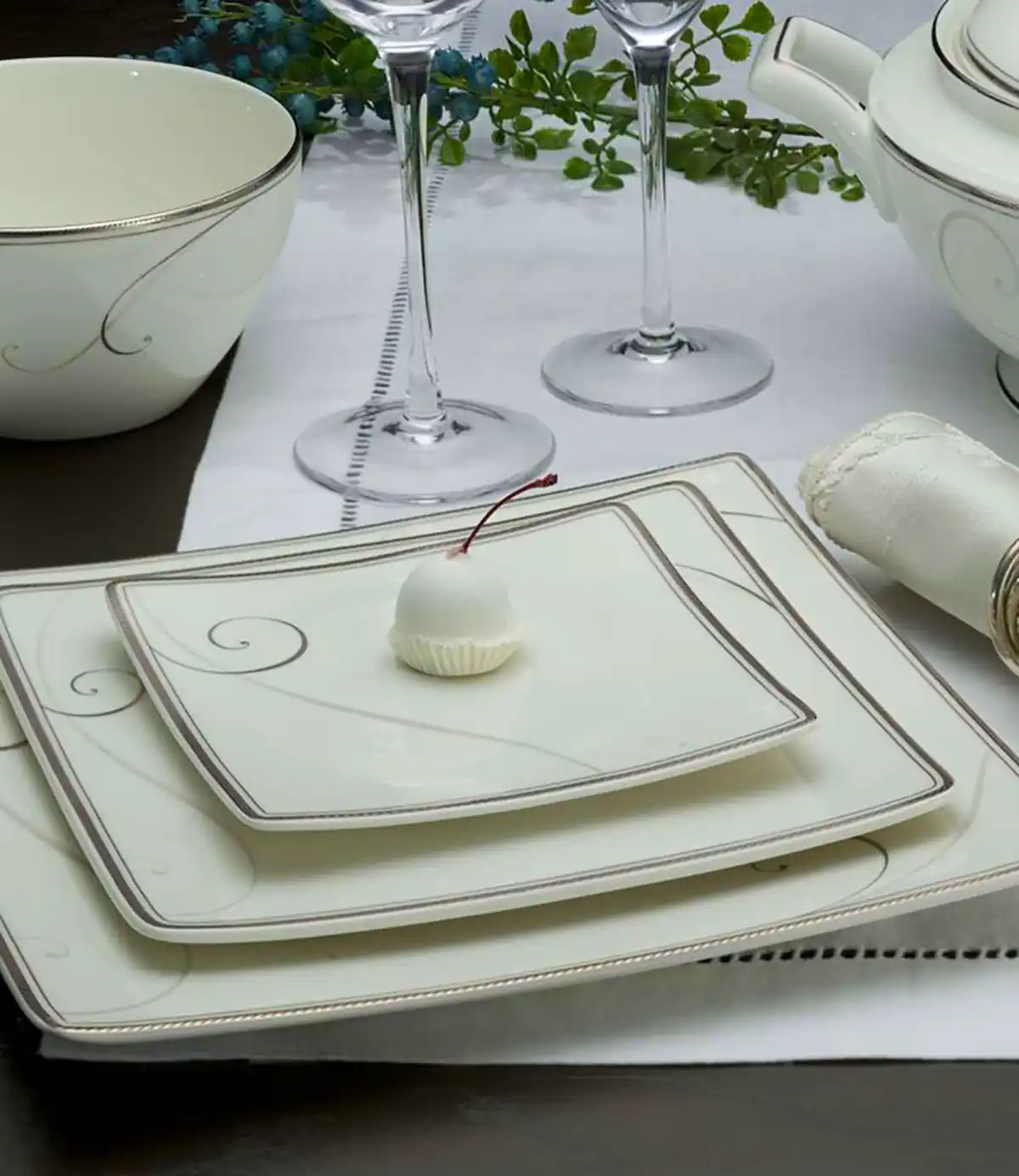 ظروف پذیرایی چینی لوکس